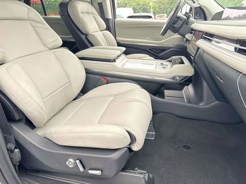New 2026 Lincoln Navigator Reserve AWD/4WD image 9