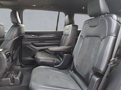 New 2025 Jeep Grand Cherokee L Altitude image 13