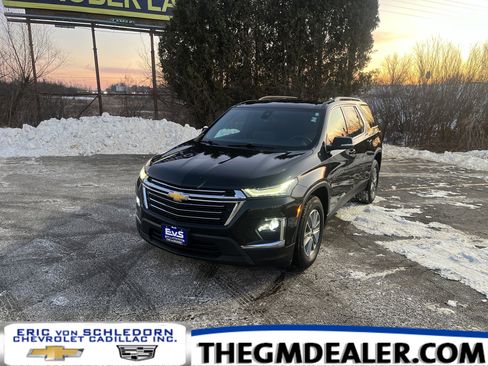 Used 2023 Chevrolet Traverse LT image 1
