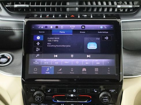 Used 2024 Jeep Grand Cherokee Limited image 32