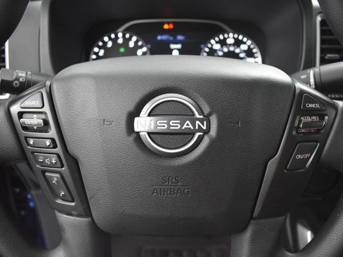 Used 2024 Nissan Frontier SV image 30