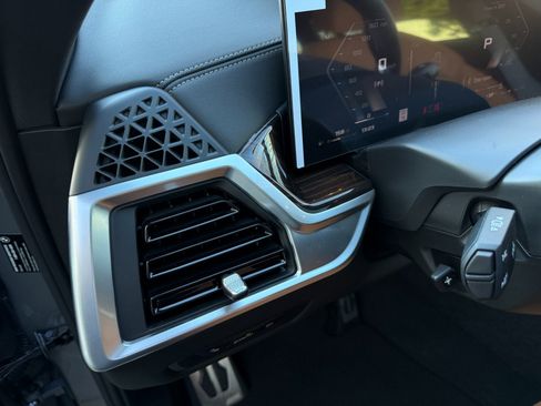 Used 2026 BMW X6 M60i w/ Climate Comfort Package image 10