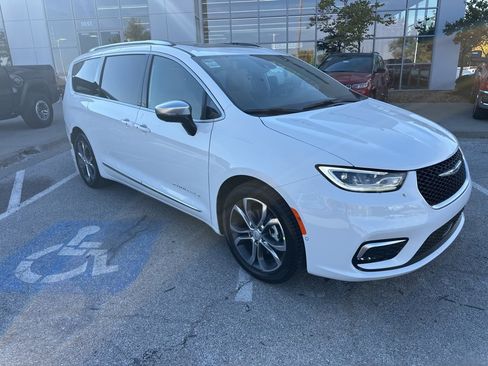 New 2026 Chrysler Pacifica Pinnacle w/ Trailer Tow Group image 41
