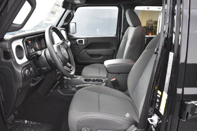 Used 2025 Jeep Gladiator Sport AWD/4WD image 17