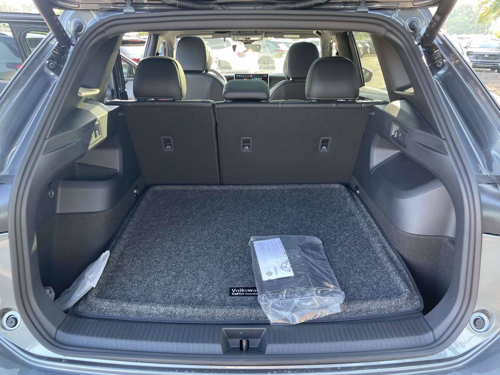 New 2026 Volkswagen Tiguan SE R-Line FWD image 10