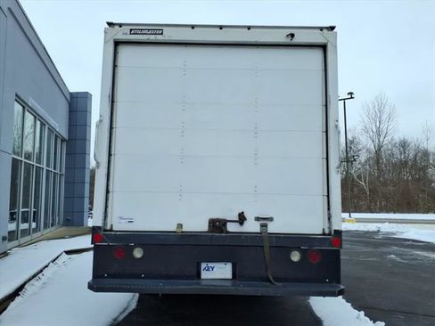 Used 2016 Chevrolet Express 3500 RWD image 6