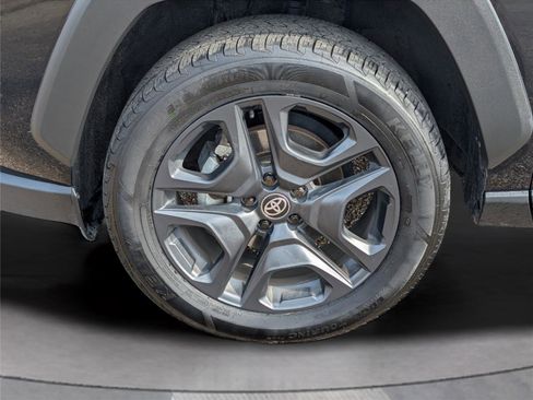Used 2024 Toyota RAV4 Adventure image 9