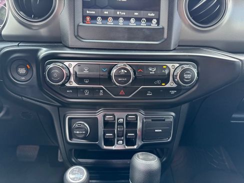Used 2022 Jeep Wrangler Unlimited Sport AWD/4WD image 22