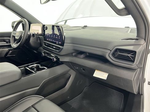 New 2025 Chevrolet Silverado EV LT image 26