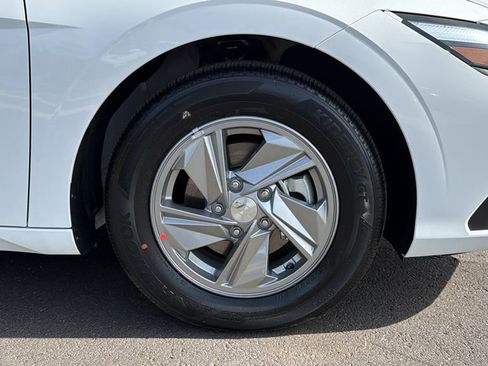 New 2026 Hyundai Elantra SE FWD image 14