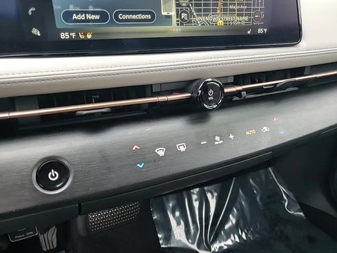 Used 2023 Nissan Ariya AWD image 23