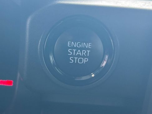 Used 2025 Toyota Tacoma SR5 AWD/4WD image 18
