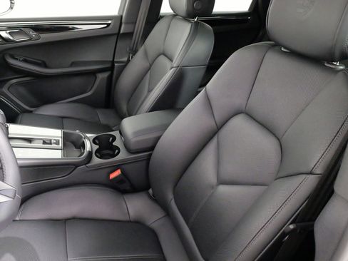 Used 2025 Porsche Macan image 33