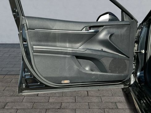 Used 2019 Toyota Camry SE image 8