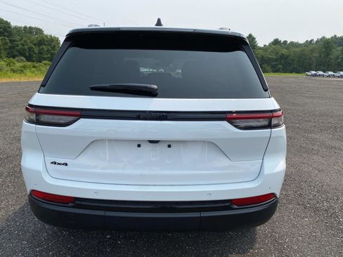 New 2025 Jeep Grand Cherokee Altitude image 4