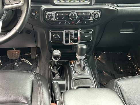 Used 2018 Jeep Wrangler Unlimited Sahara AWD/4WD image 15