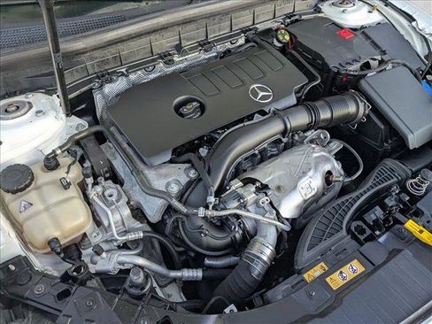 Used 2021 Mercedes-Benz GLB 250 4MATIC image 23