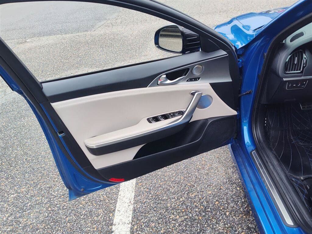 Used 2018 Kia Stinger GT2 AWD/4WD image 7
