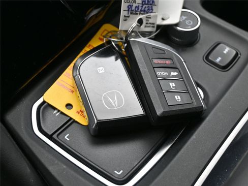 Used 2023 Acura MDX SH-AWD w/ Technology Package image 6