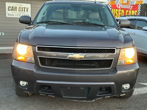 Used 2010 Chevrolet Avalanche LT w/ Luxury Package image 2
