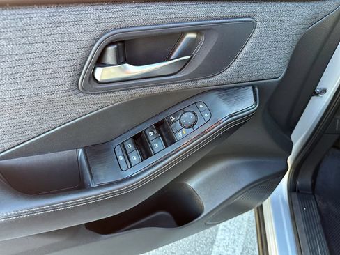 Used 2023 Nissan Rogue SV FWD image 16