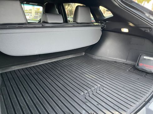 Used 2024 Toyota Venza XLE image 17