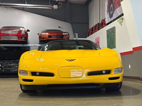 Used 2004 Chevrolet Corvette Convertible w/ Preferred Equipment Group RWD image 21