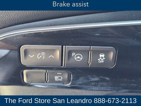 Used 2020 Toyota Prius LE AWD/4WD image 27