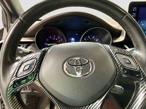 Used 2019 Toyota C-HR Limited FWD image 11