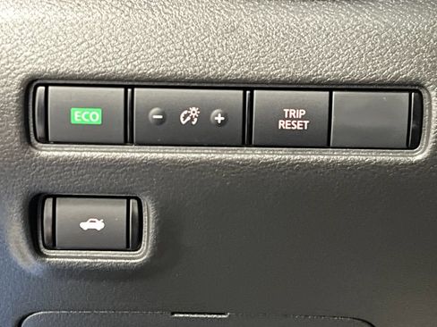 Used 2025 Nissan Sentra SV FWD image 41