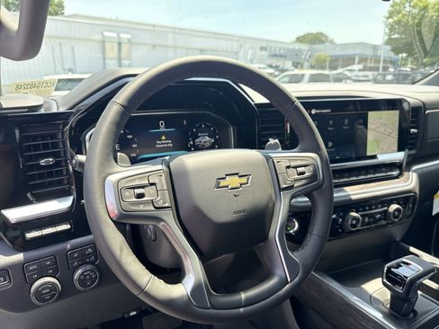 New 2026 Chevrolet Silverado 1500 LTZ w/ LTZ Premium Package AWD/4WD image 14