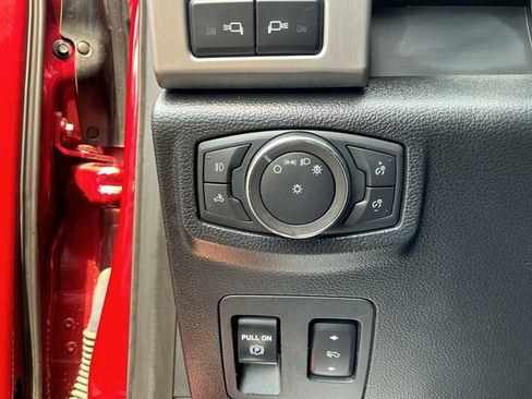 Used 2019 Ford F150 Platinum w/ Equipment Group 701A Luxury AWD/4WD image 30