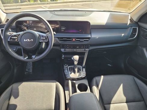 Certified 2025 Kia Seltos EX FWD image 9