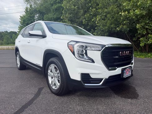 Used 2024 GMC Terrain SLE AWD/4WD image 2