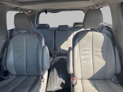 Used 2011 Toyota Sienna XLE image 11