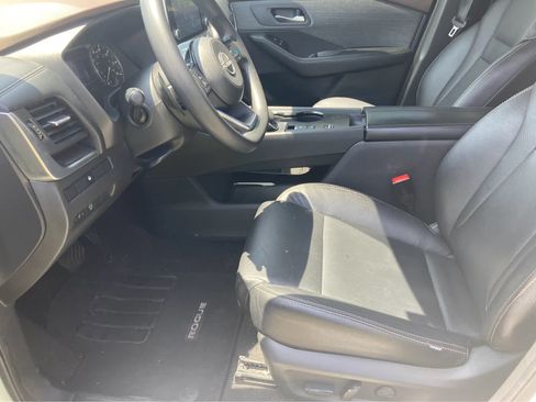 Used 2023 Nissan Rogue SV FWD image 3