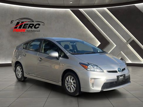 Used 2014 Toyota Prius Prime Plug-In Hybrid FWD image 2