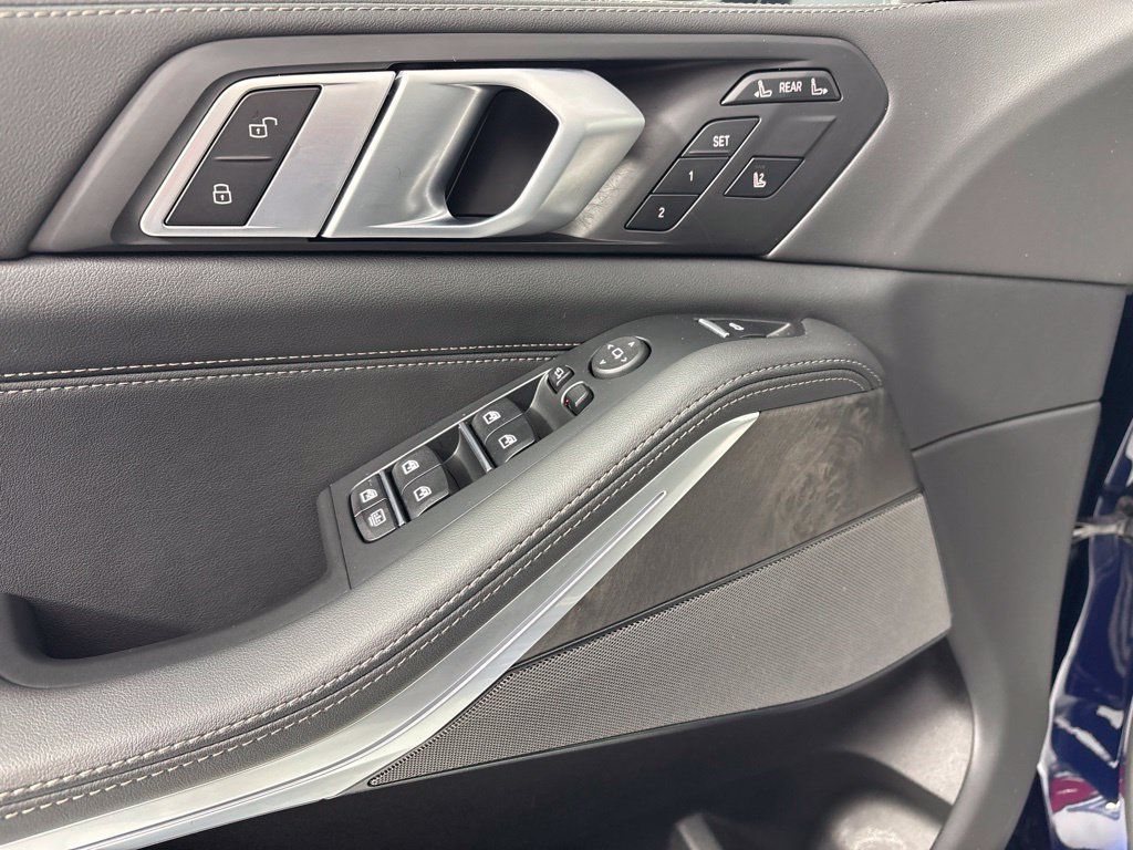 Used 2026 BMW X7 xDrive40i AWD/4WD image 13