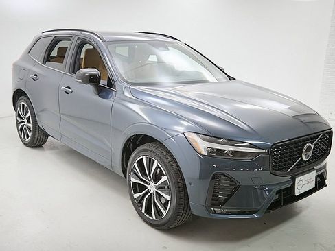 Certified 2025 Volvo XC60 B5 Ultra image 4