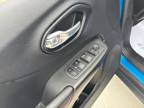 Used 2022 Jeep Cherokee Trailhawk w/ Comfort/Convenience Group image 17