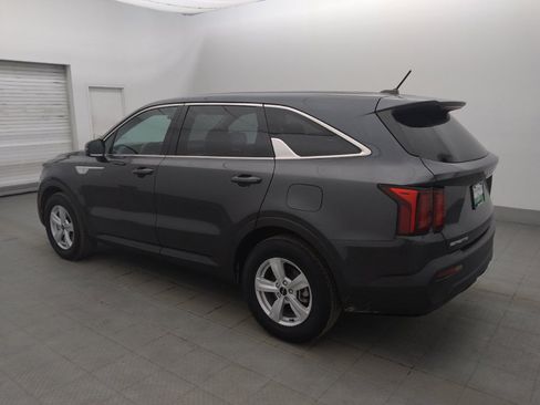 Used 2023 Kia Sorento LX FWD image 3