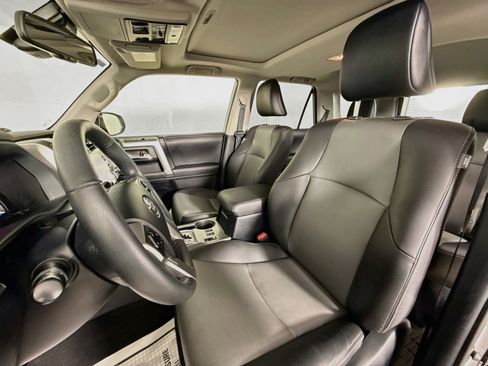 Used 2020 Toyota 4Runner SR5 Premium w/ Moonroof Package AWD/4WD image 26