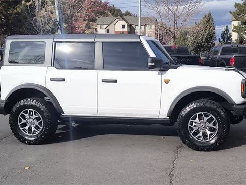 Used 2024 Ford Bronco Badlands image 2