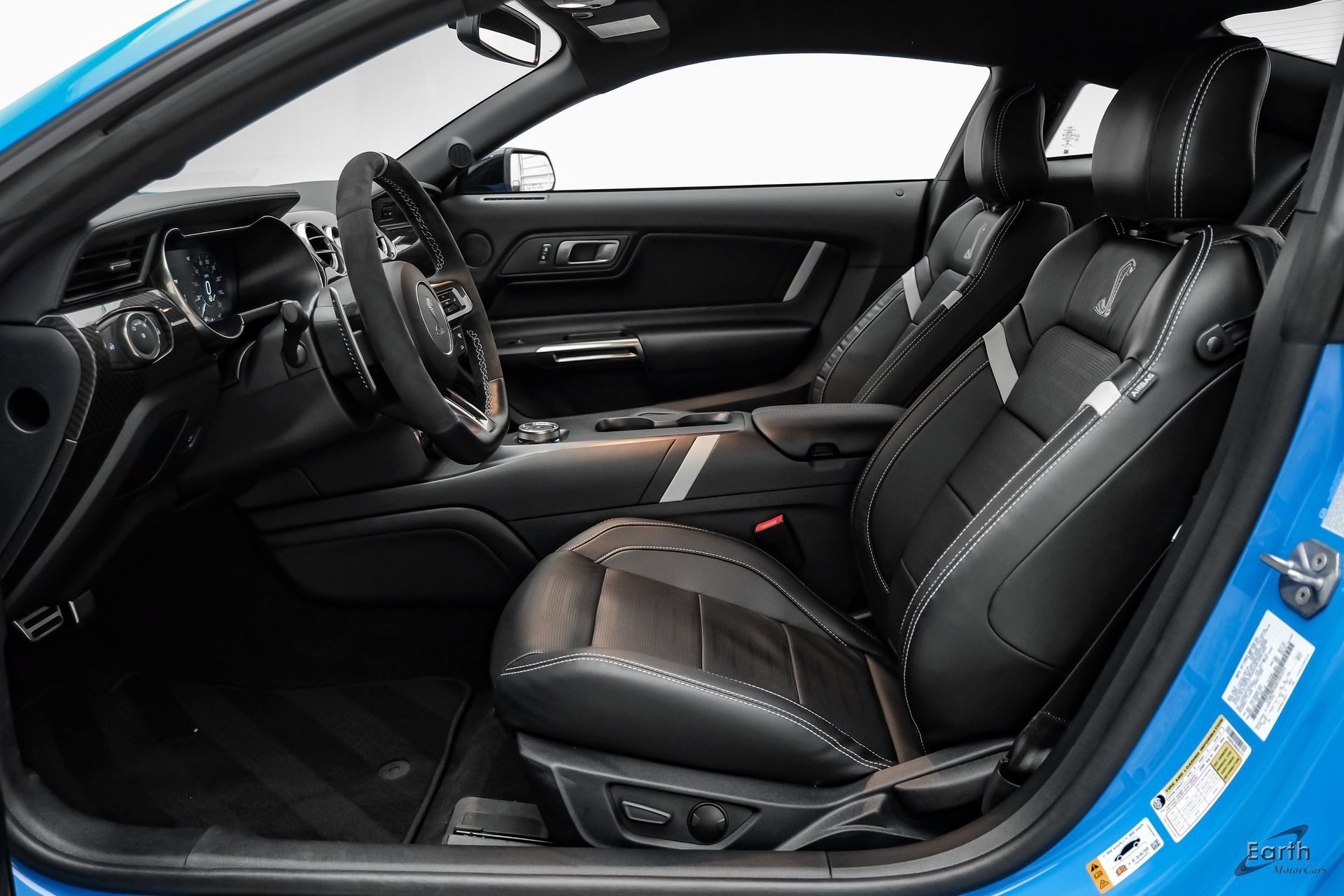 Used 2022 Ford Mustang Shelby GT500 w/ Technology Package RWD image 39