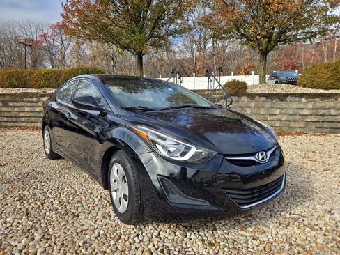 Used 2016 Hyundai Elantra SE image 1