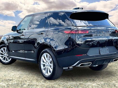 Used 2025 Land Rover Range Rover Sport SE AWD/4WD image 4