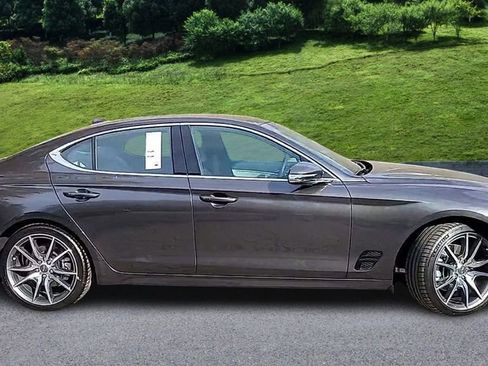 Used 2023 Genesis G70 2.0T image 9