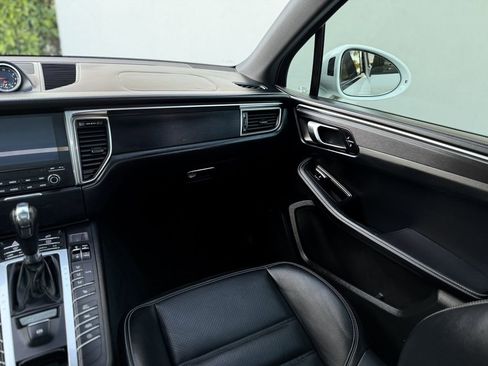 Used 2018 Porsche Macan GTS image 34