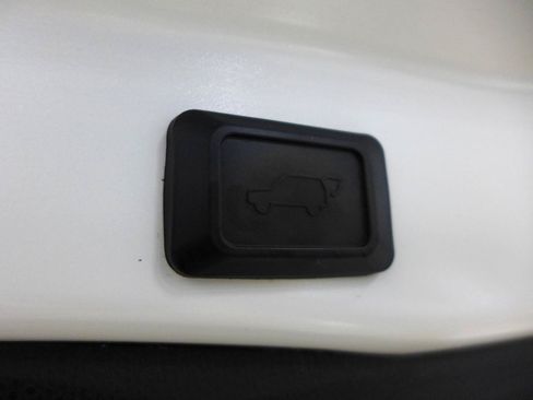 Used 2021 Toyota RAV4 XLE w/ Convenience Package FWD image 61