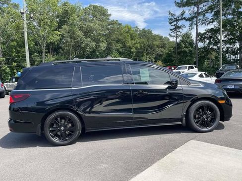 Used 2024 Honda Odyssey Sport image 3